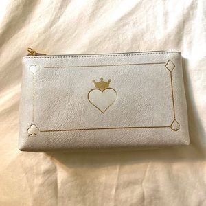 FREE Estée Lauder cosmetic case